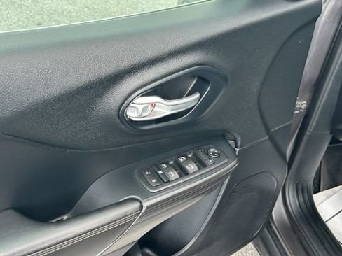 Used 2016 Jeep Cherokee Limited AWD/4WD image 13