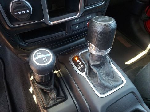 Used 2020 Jeep Wrangler Sport AWD/4WD image 12