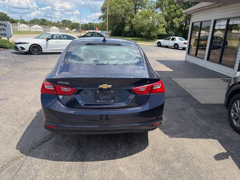 Used 2017 Chevrolet Malibu LT w/ Leather Package FWD image 3