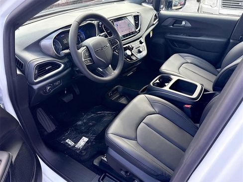 New 2026 Chrysler Pacifica Select image 23