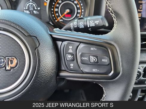 Used 2025 Jeep Wrangler Unlimited Sport AWD/4WD image 18