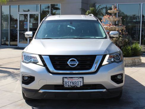 Used 2019 Nissan Pathfinder SL image 4