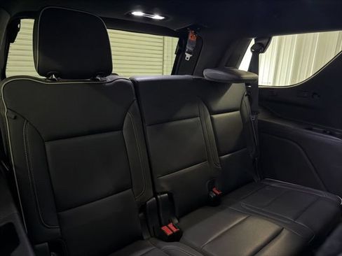 Used 2021 Chevrolet Tahoe Premier w/ Premium Package AWD/4WD image 19
