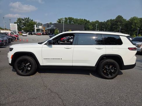 Used 2025 Jeep Grand Cherokee L Altitude RWD image 4