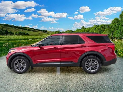 Used 2023 Ford Explorer XLT w/ Equipment Group 202A RWD image 3