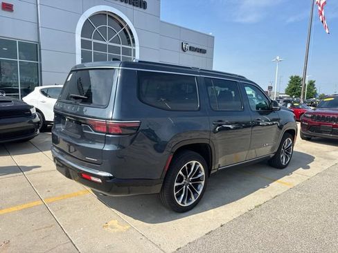 Used 2024 Jeep Wagoneer Series III w/ Premium Group I AWD/4WD image 4