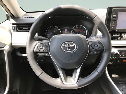 Certified 2021 Toyota RAV4 XLE Premium AWD/4WD image 19