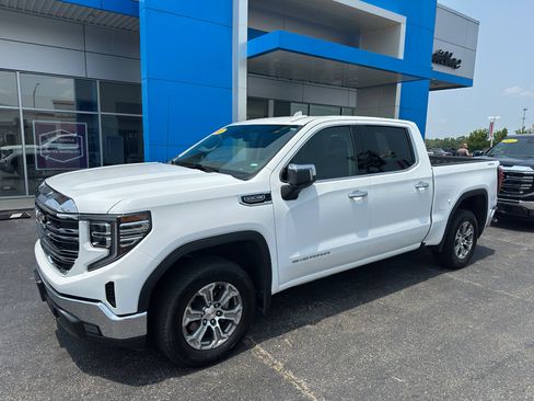 Used 2025 GMC Sierra 1500 SLT image 2