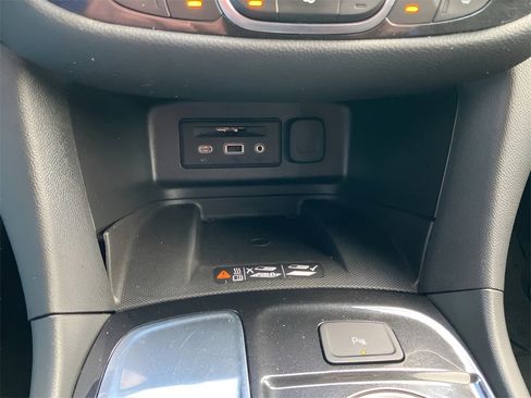 Used 2022 Chevrolet Equinox Premier w/ LPO, Floor Liner Package image 25