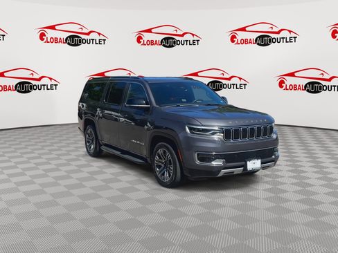 Used 2024 Jeep Wagoneer L Series II w/ Flexible Seating Group AWD/4WD image 2