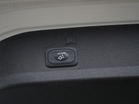 Used 2017 Ford Escape Titanium AWD/4WD image 18