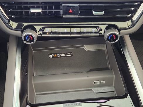 New 2026 Chevrolet Suburban High Country AWD/4WD image 17