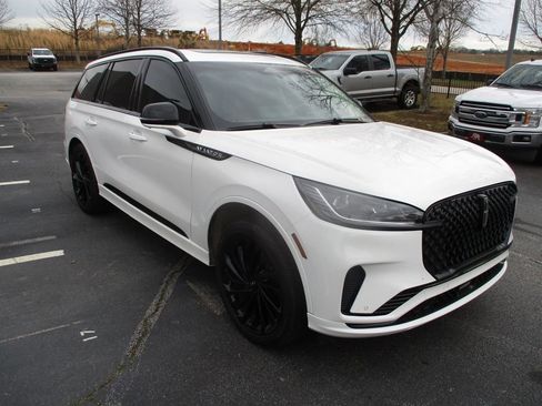 Used 2025 Lincoln Aviator Reserve w/ Equipment Group 201A image 2