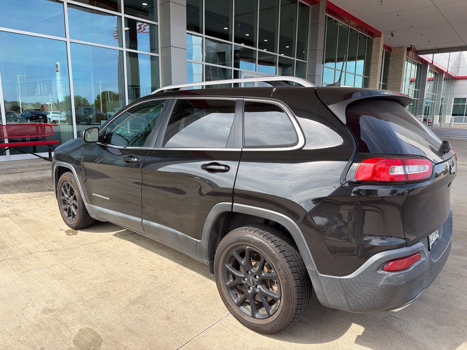 Used 2016 Jeep Cherokee Latitude FWD image 13