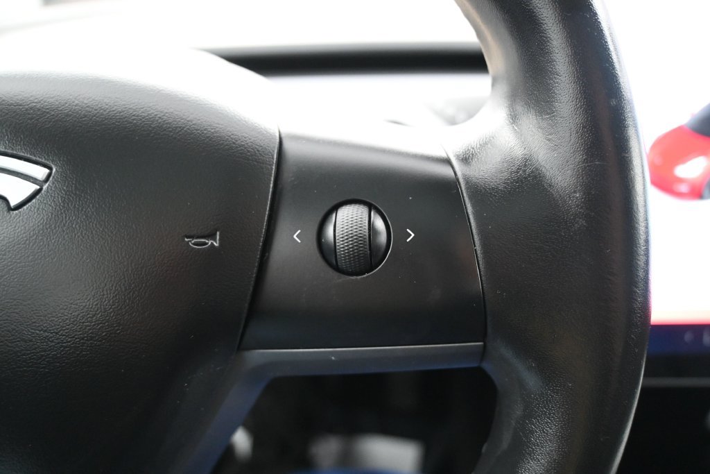 Used 2018 Tesla Model 3 Long Range RWD image 17
