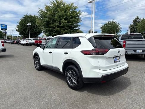 Used 2024 Nissan Rogue S FWD image 3