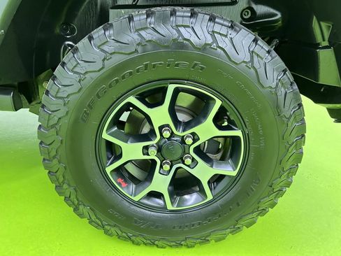 Used 2018 Jeep Wrangler Unlimited Rubicon AWD/4WD image 15