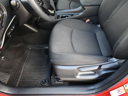 Used 2022 Toyota Prius LE FWD image 27