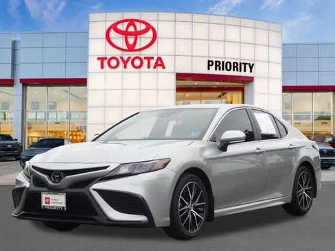 Used 2024 Toyota Camry SE w/ Cold Weather Package FWD image 1