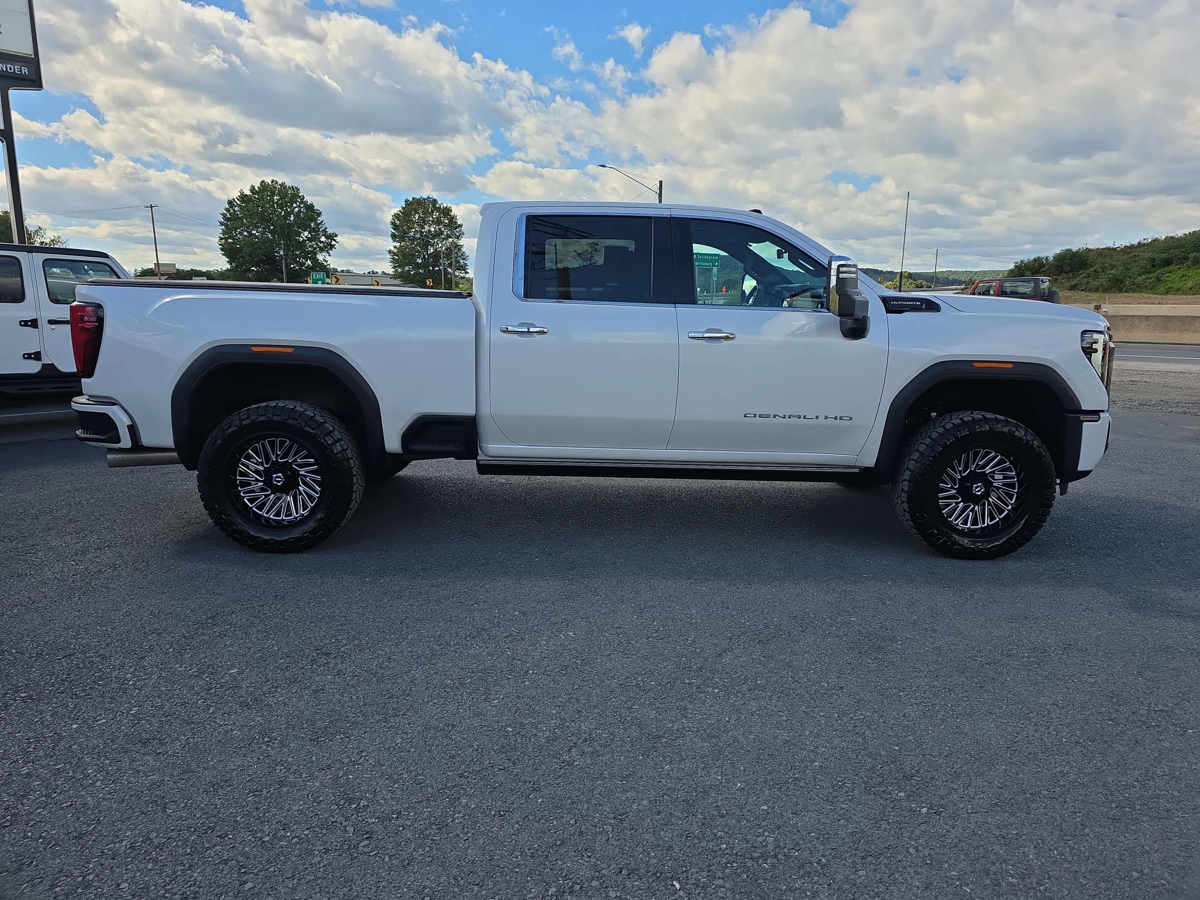 Used 2025 GMC Sierra 2500 Denali Ultimate w/ Max Trailering Package AWD/4WD image 2
