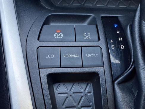 Used 2023 Toyota RAV4 XLE Premium image 12