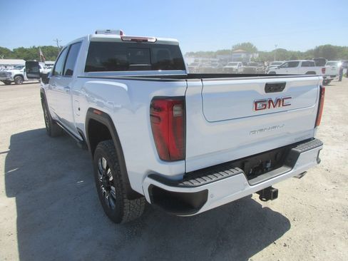 New 2026 GMC Sierra 2500 Denali w/ Denali Reserve Package AWD/4WD image 9