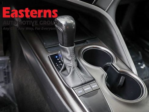 Used 2024 Toyota Camry SE image 13