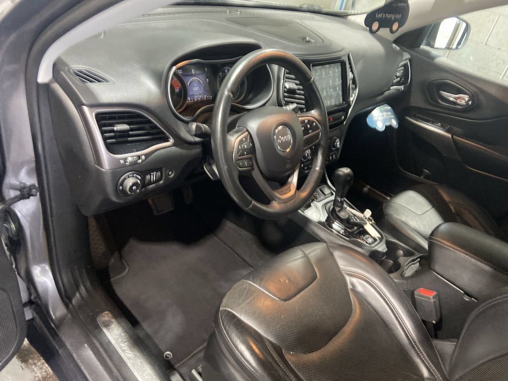 Used 2019 Jeep Cherokee Limited AWD/4WD image 10