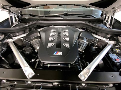 New 2026 BMW X7 M60i image 16