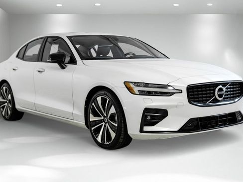 Used 2022 Volvo S60 B5 Inscription image 8