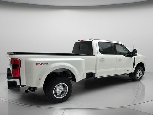 New 2026 Ford F350 Platinum AWD/4WD image 3