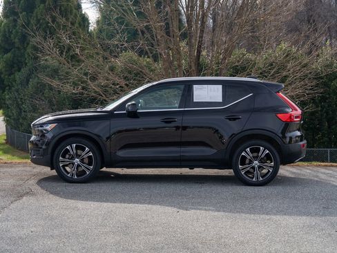 Used 2020 Volvo XC40 T5 Inscription image 3