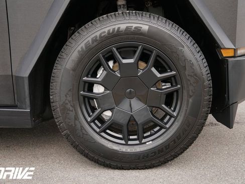 Used 2024 Tesla Cybertruck AWD Crew Cab image 14