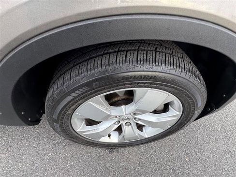 Used 2022 Volvo XC40 T4 Momentum image 29