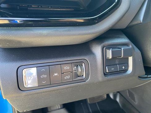 Certified 2025 Chevrolet Silverado EV RST AWD/4WD image 52