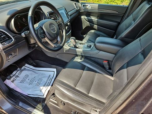 Used 2019 Jeep Grand Cherokee Limited AWD/4WD image 18