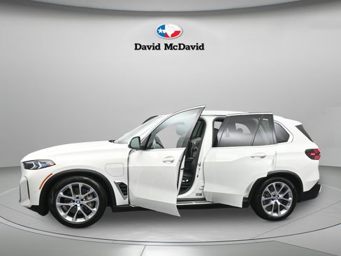 Used 2025 BMW X5 xDrive50e AWD/4WD image 44