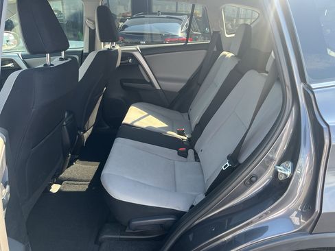 Used 2016 Toyota RAV4 XLE AWD/4WD image 32