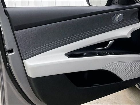 New 2026 Hyundai Elantra Limited image 11