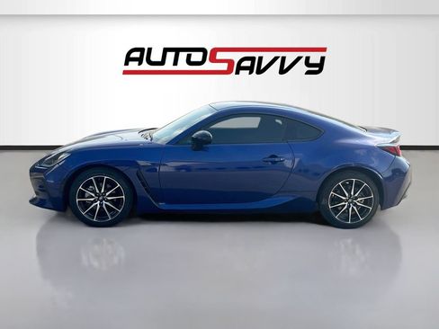 Used 2023 Toyota GR86 RWD image 4