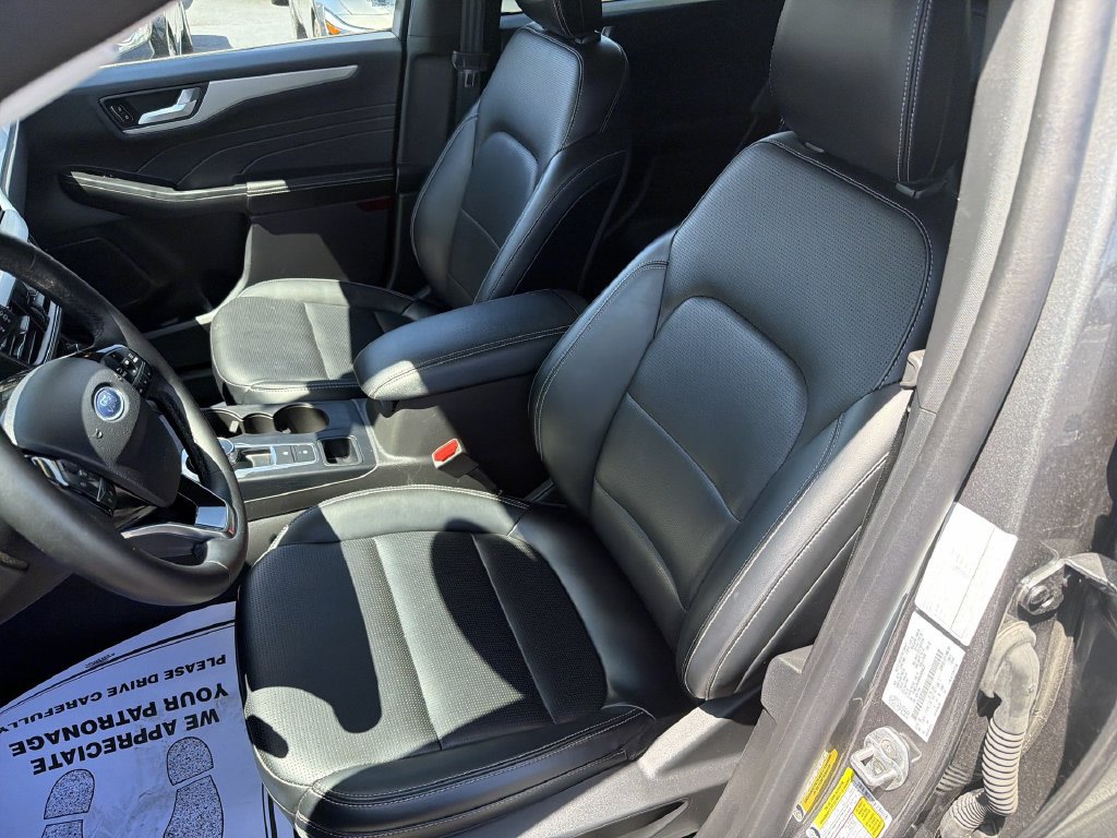 Used 2025 Ford Escape Platinum AWD/4WD image 17