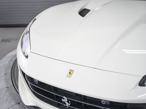 Used 2021 Ferrari Portofino RWD image 14