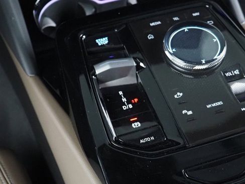 Used 2025 BMW i5 eDrive40i w/ M Sport Package image 28