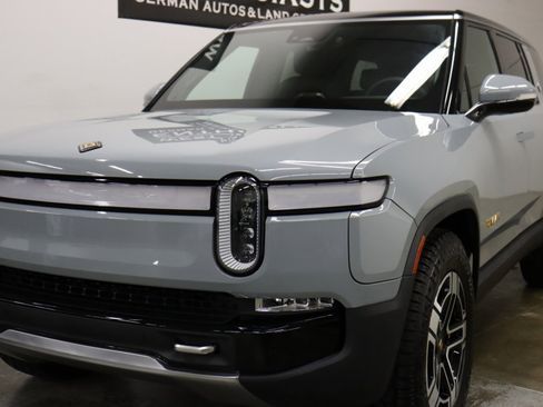 Used 2023 Rivian R1S Adventure image 7
