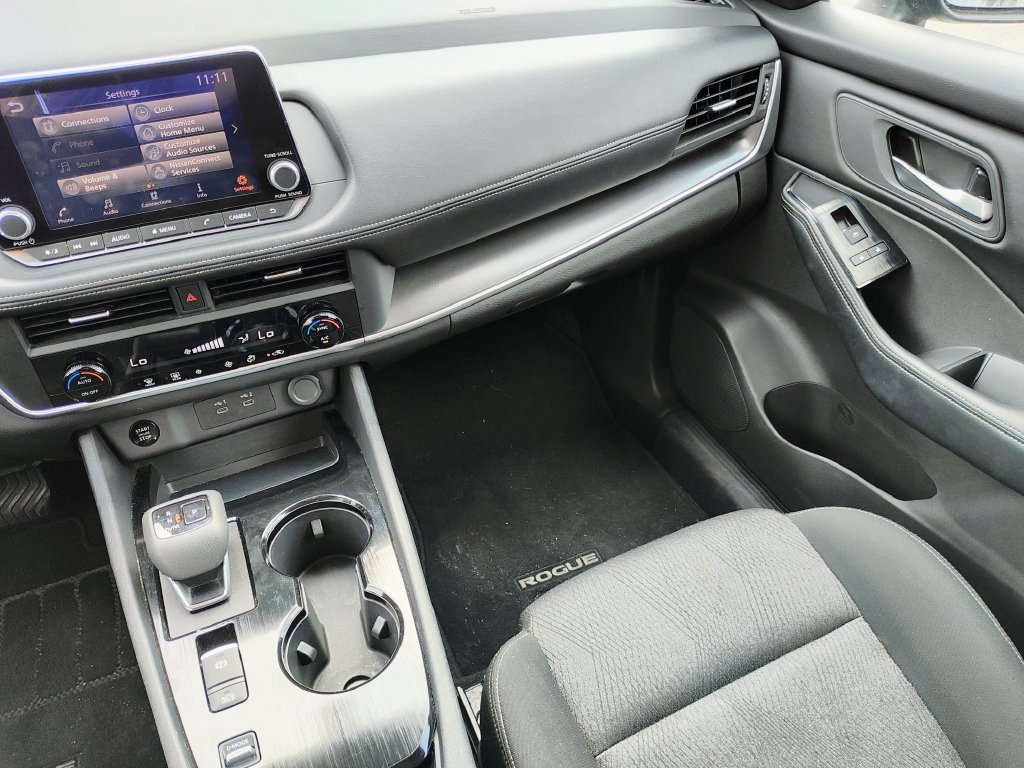 Used 2025 Nissan Rogue SV FWD image 11