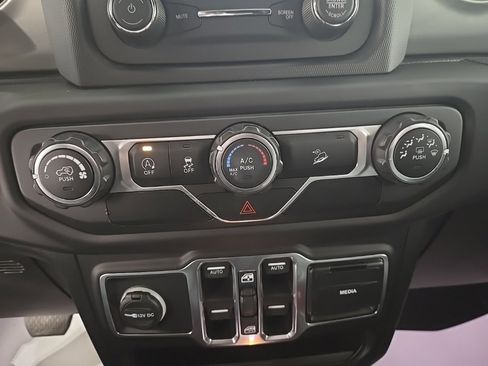 Used 2018 Jeep Wrangler Unlimited Sport S image 14