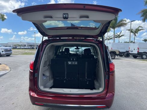 Certified 2019 Chrysler Pacifica Touring-L Plus image 27