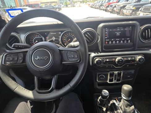 Used 2023 Jeep Gladiator Sport AWD/4WD image 10