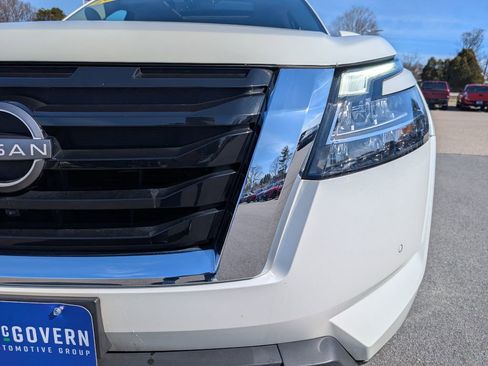 Used 2023 Nissan Pathfinder Platinum image 11