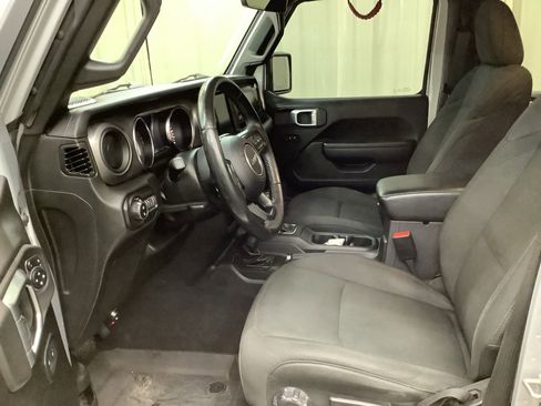 Used 2022 Jeep Gladiator Sport image 15